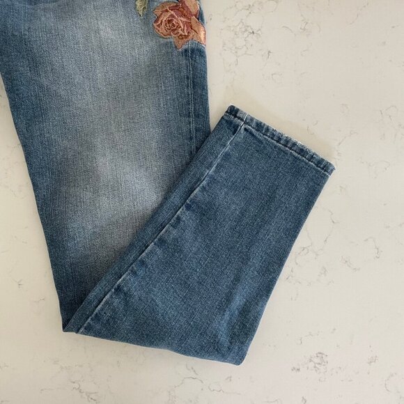 Mavi Jeans Co. ADA Boyfriend M Rise Embroidered Rose Motif M Wash Jeans Sz 27 - Picture 4 of 12